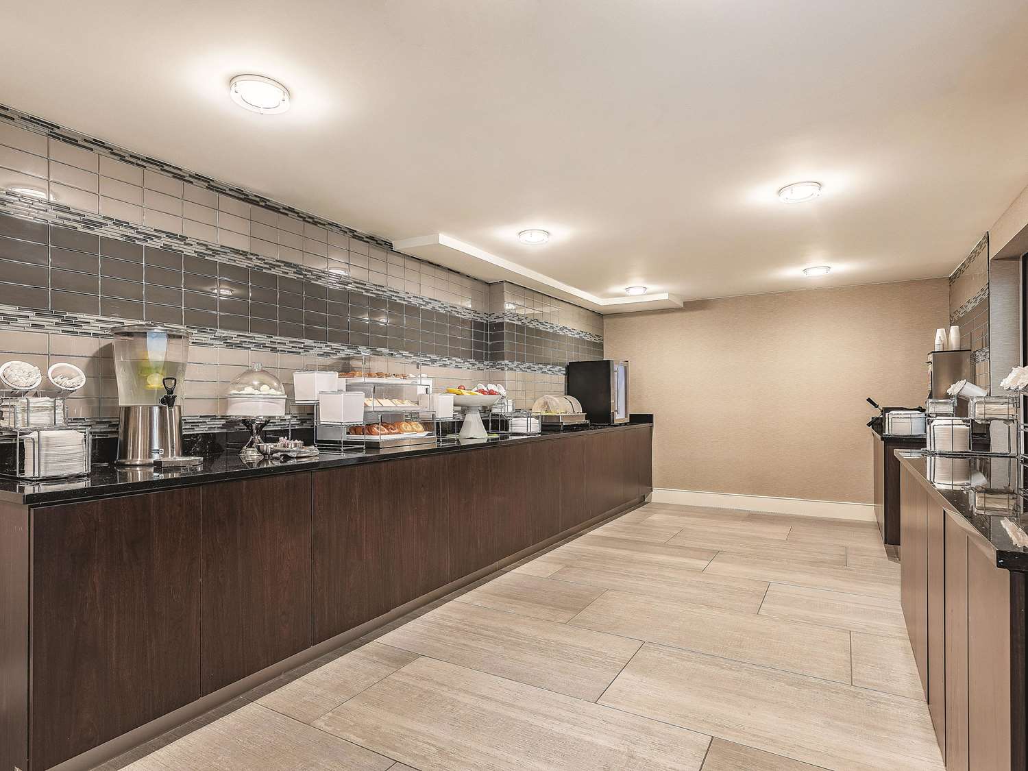 La Quinta Inn And Suites By Wyndham Salem Nh 9/42