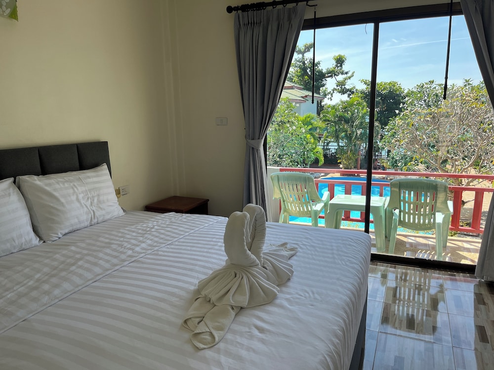STANDARD, DOUBLE BED, POOL VIEW