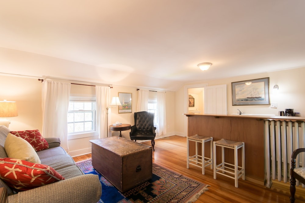 Marshall Slocum Inn 30/44