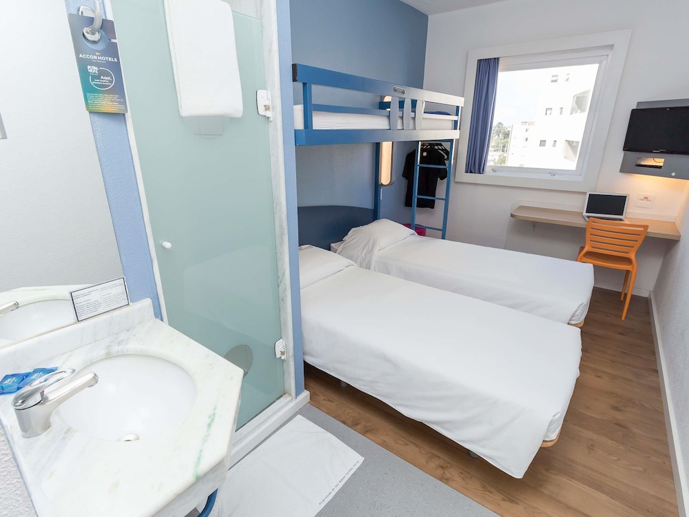 APARTMENT, TWIN BEDS
