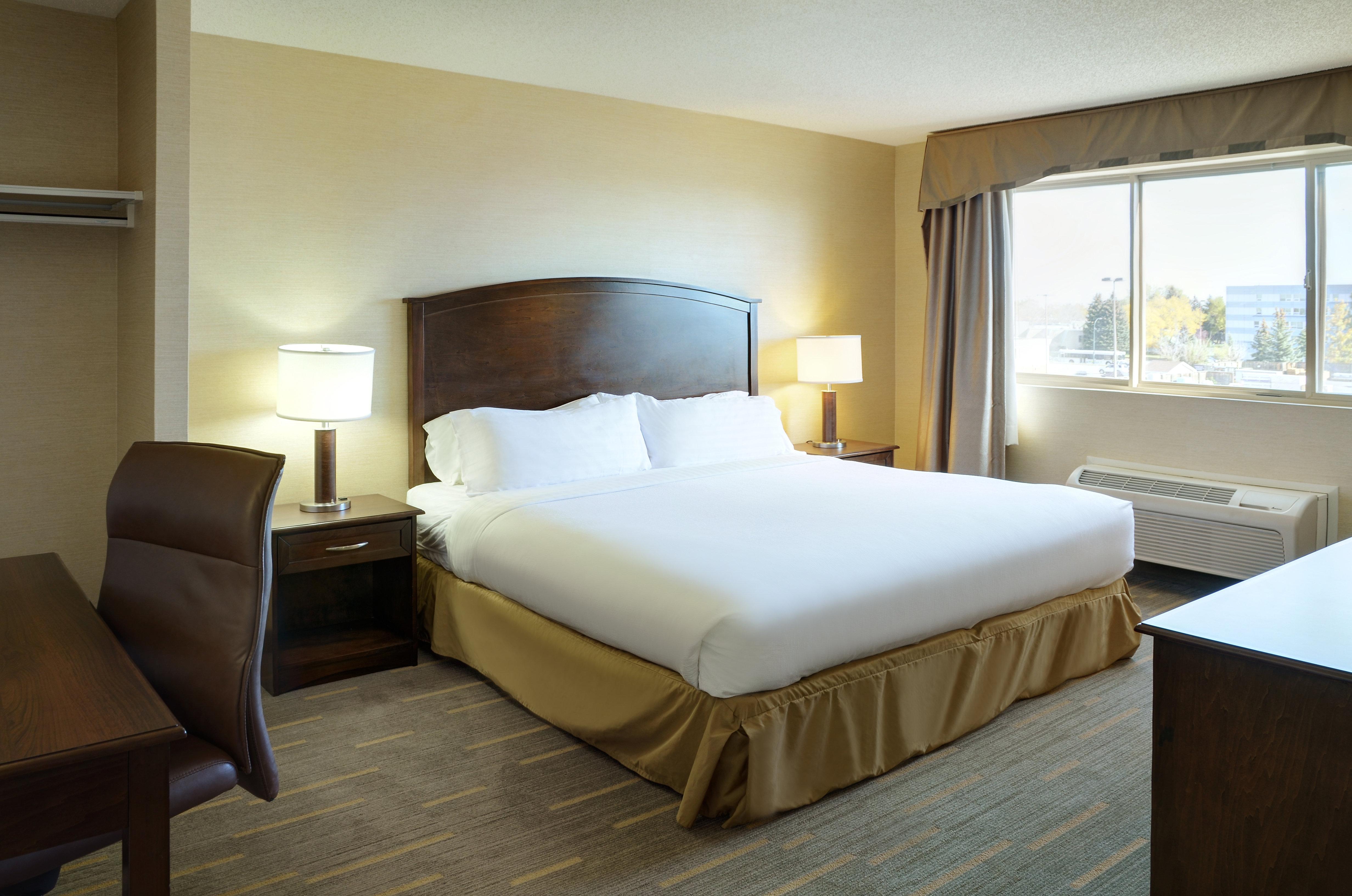 غرفة بسرير كينج، HOLIDAY INN LETHBRIDGE 4/10