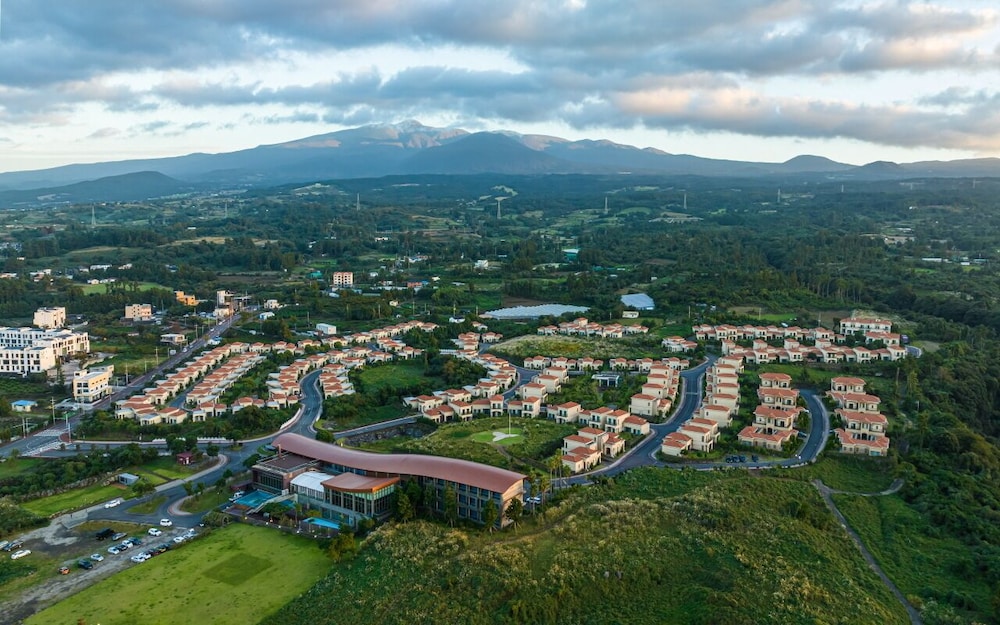 Camphortree Hotel And Resort 58/60