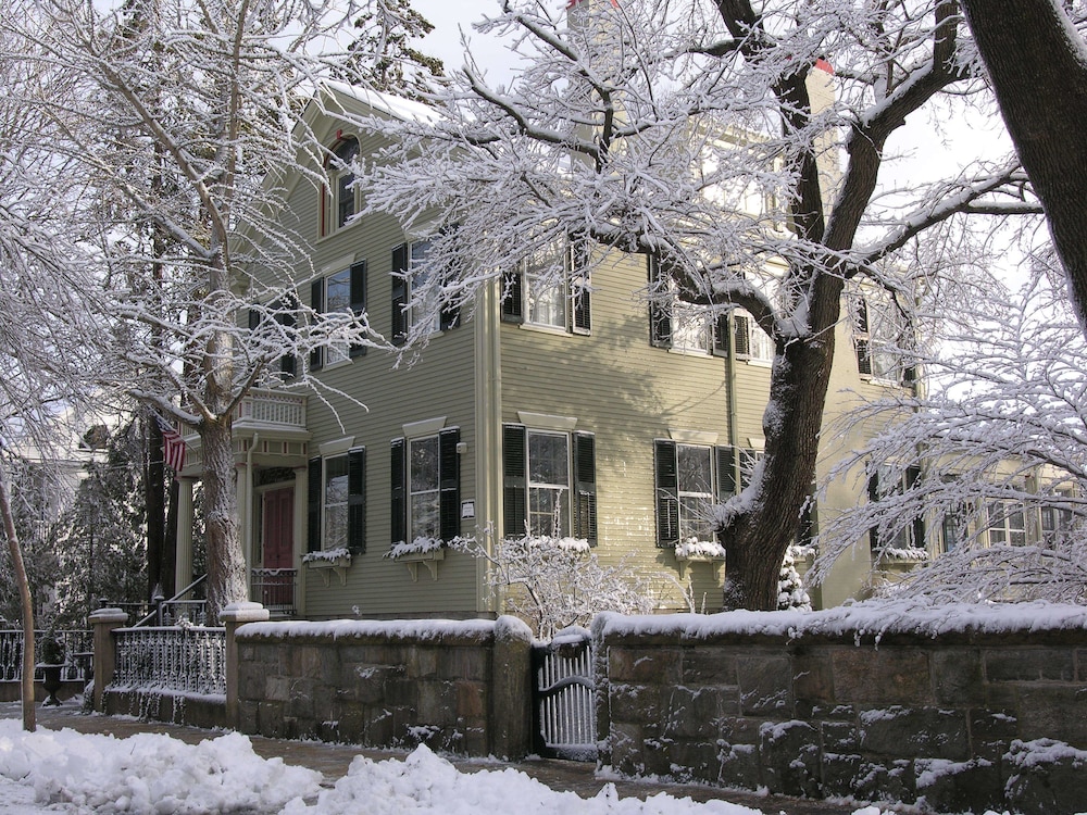 Delano Homestead Bed & Breakfast 61/64
