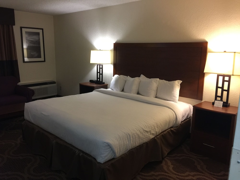 ROOM, QUEEN BED, ACCESSIBLE