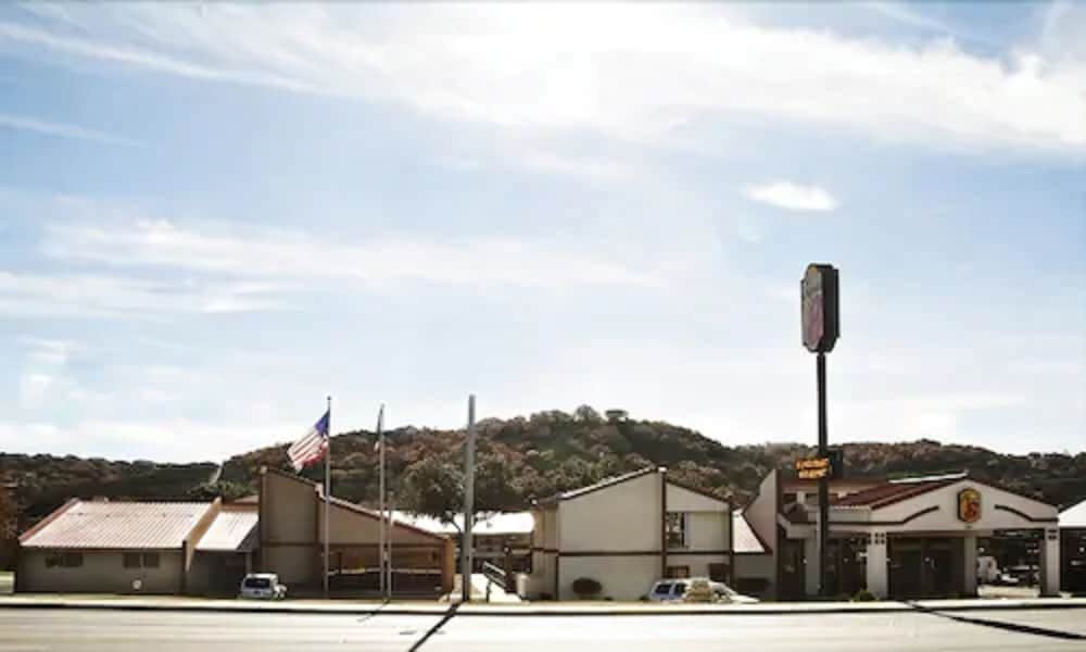 Super 8 By Wyndham Kerrville Tx 17/21