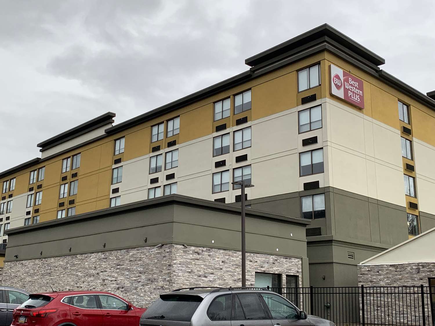 Best Western Plus Clarks Summit Scranton 2/37
