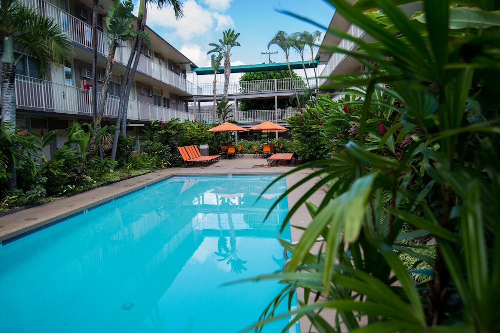 Pacific Marina Inn 3/53