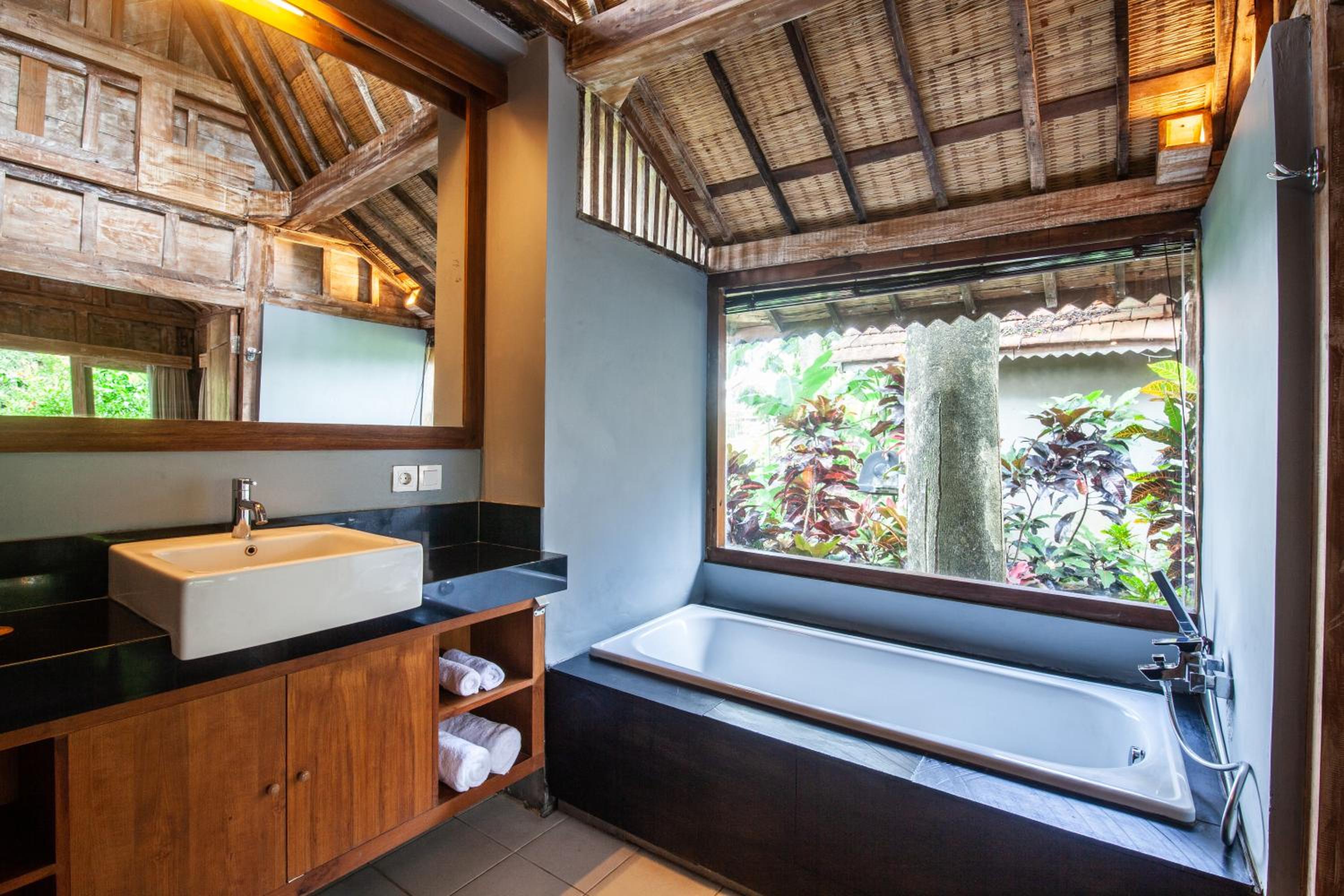 Outpost Ubud Bungalows 7/13