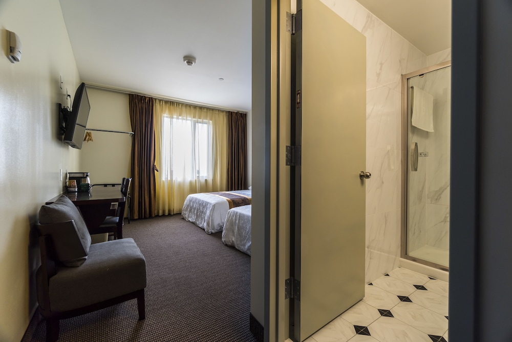 John Hotel 20/41