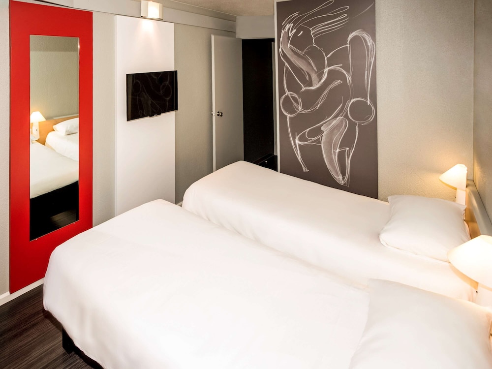 IBIS NIMES OUEST 18/67