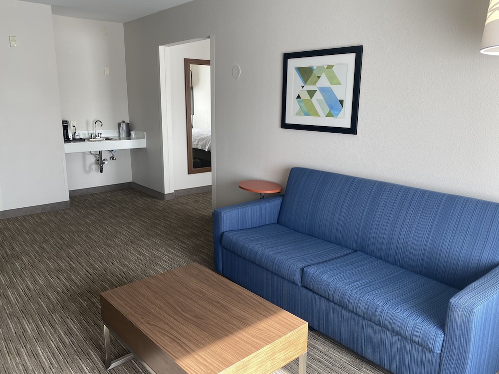 Holiday Inn Express Hotel and Suites Albuquerque Historic Old Town 45/73
