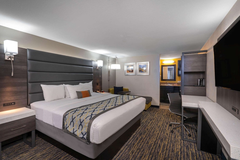 ROOM, KING BED
