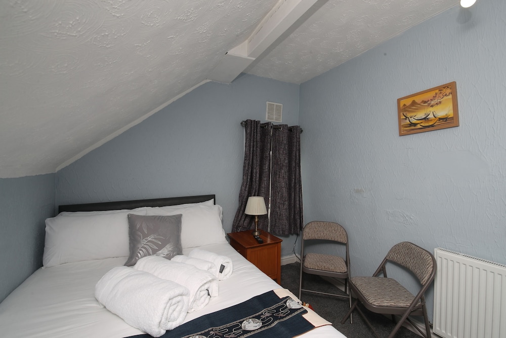 Woodville Lodge Leeds Free Parking Direct Bus to City Centre 8/45