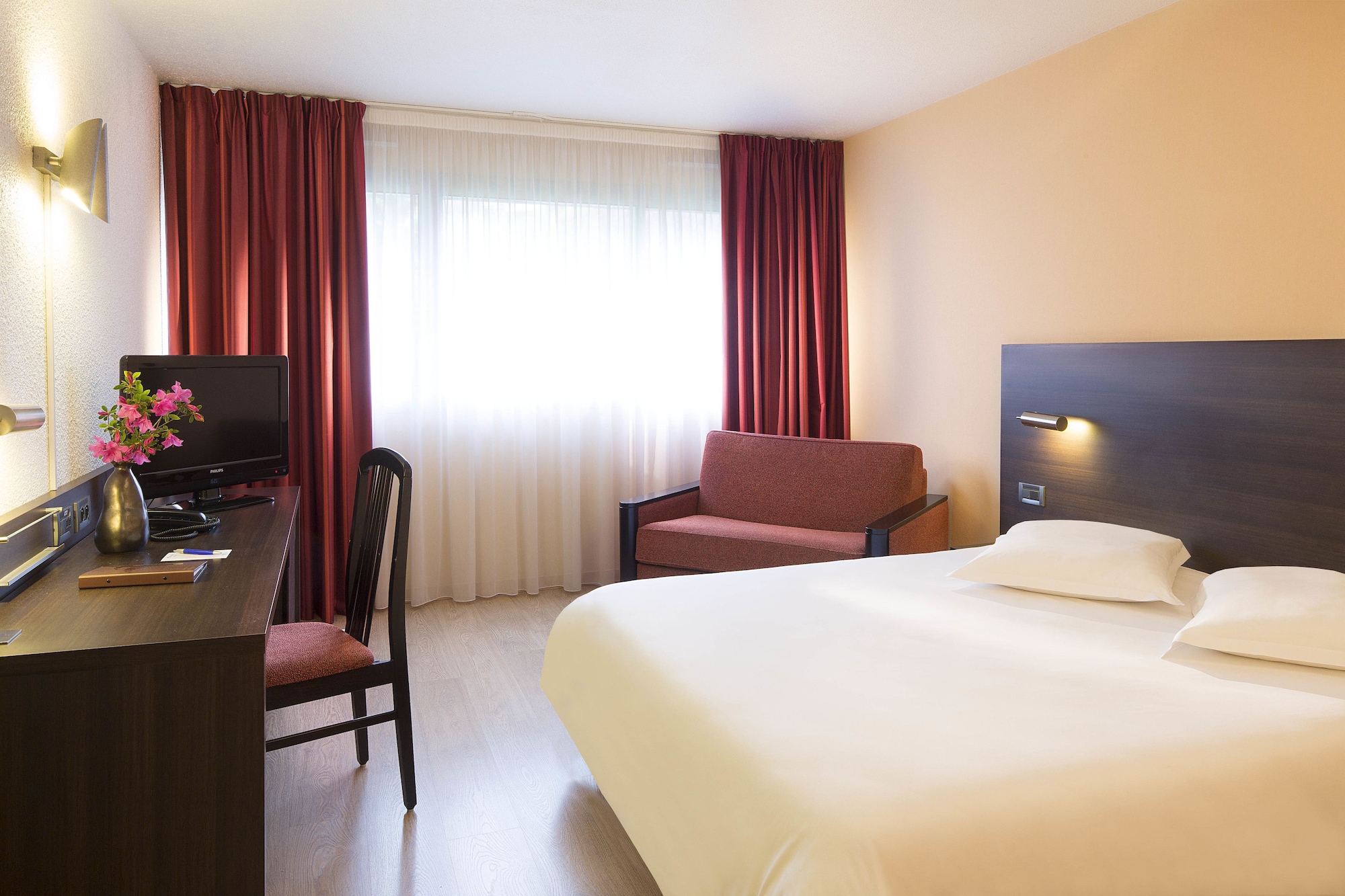 Room at Escale Oceania Brest, GOUESNOU