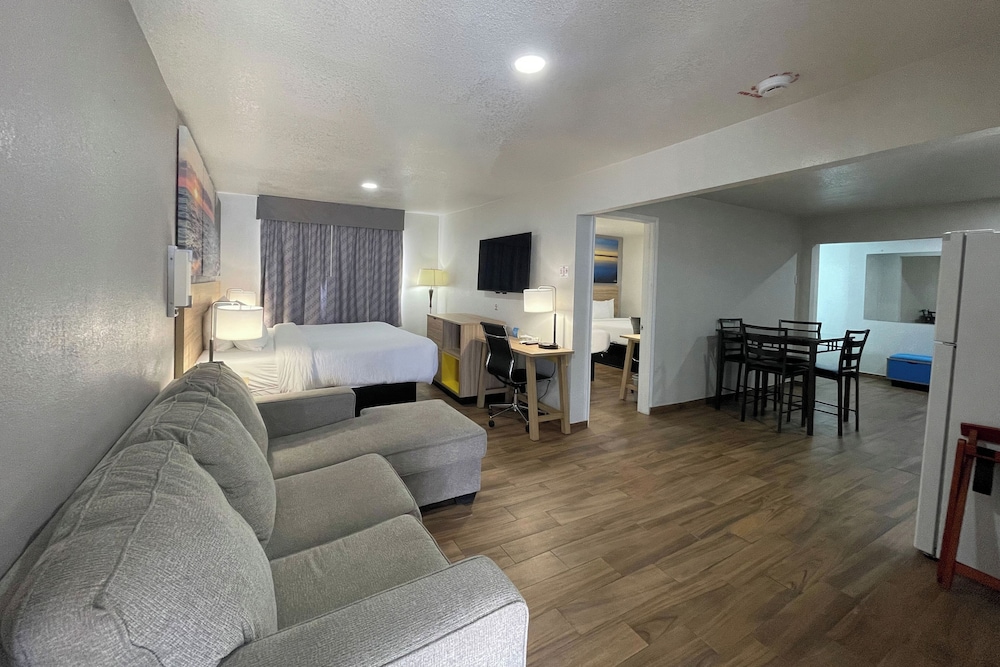 Days Inn by Wyndham Sulphur Springs 30/43