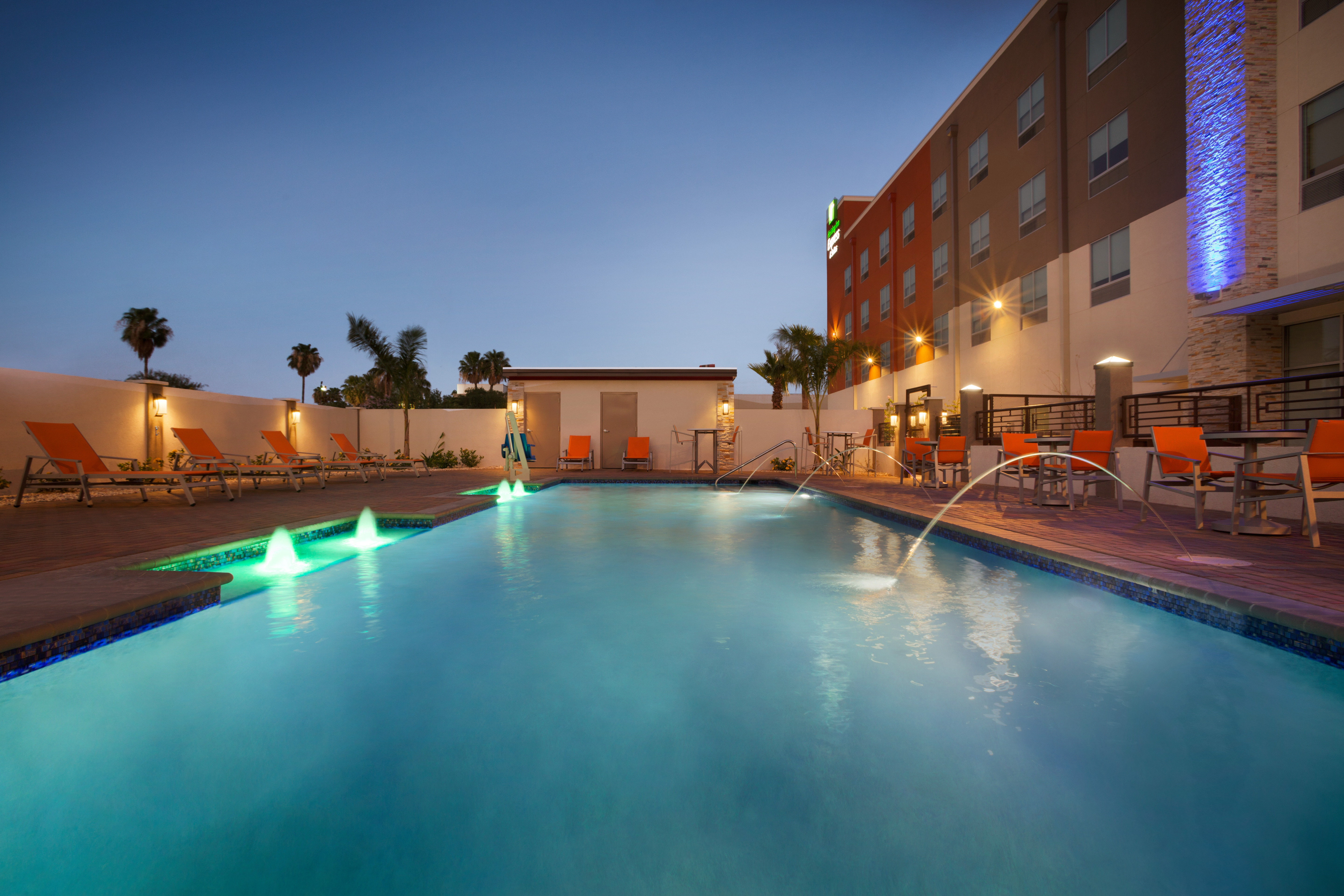 Holiday Inn Express & Suites Mcallen - Medical Center Area 2/54