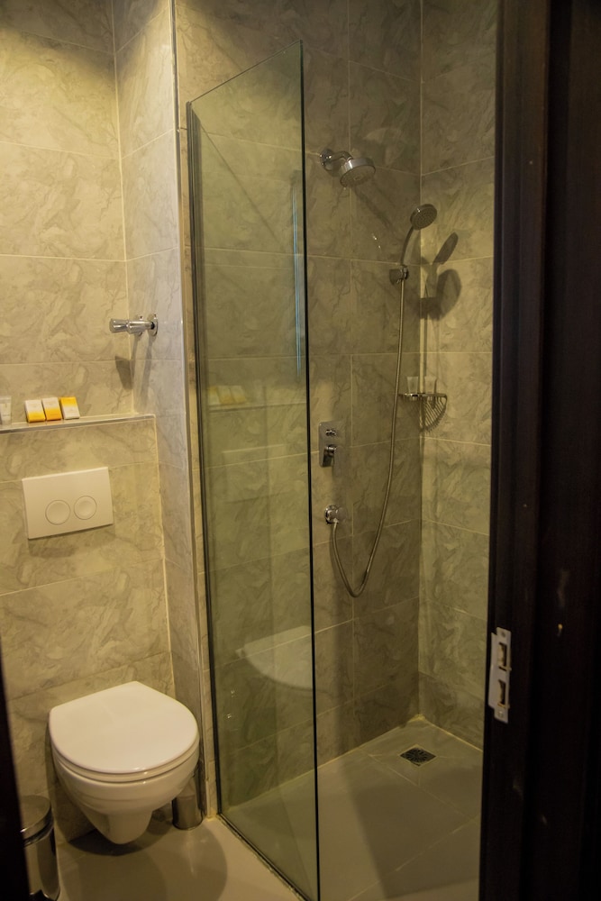 Hotelinn Oniru 15/16