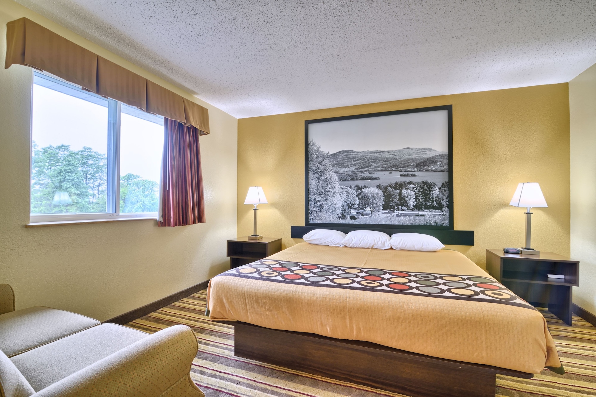 جناح بسرير كينج بغرفة نوم واحدة مع أريكة