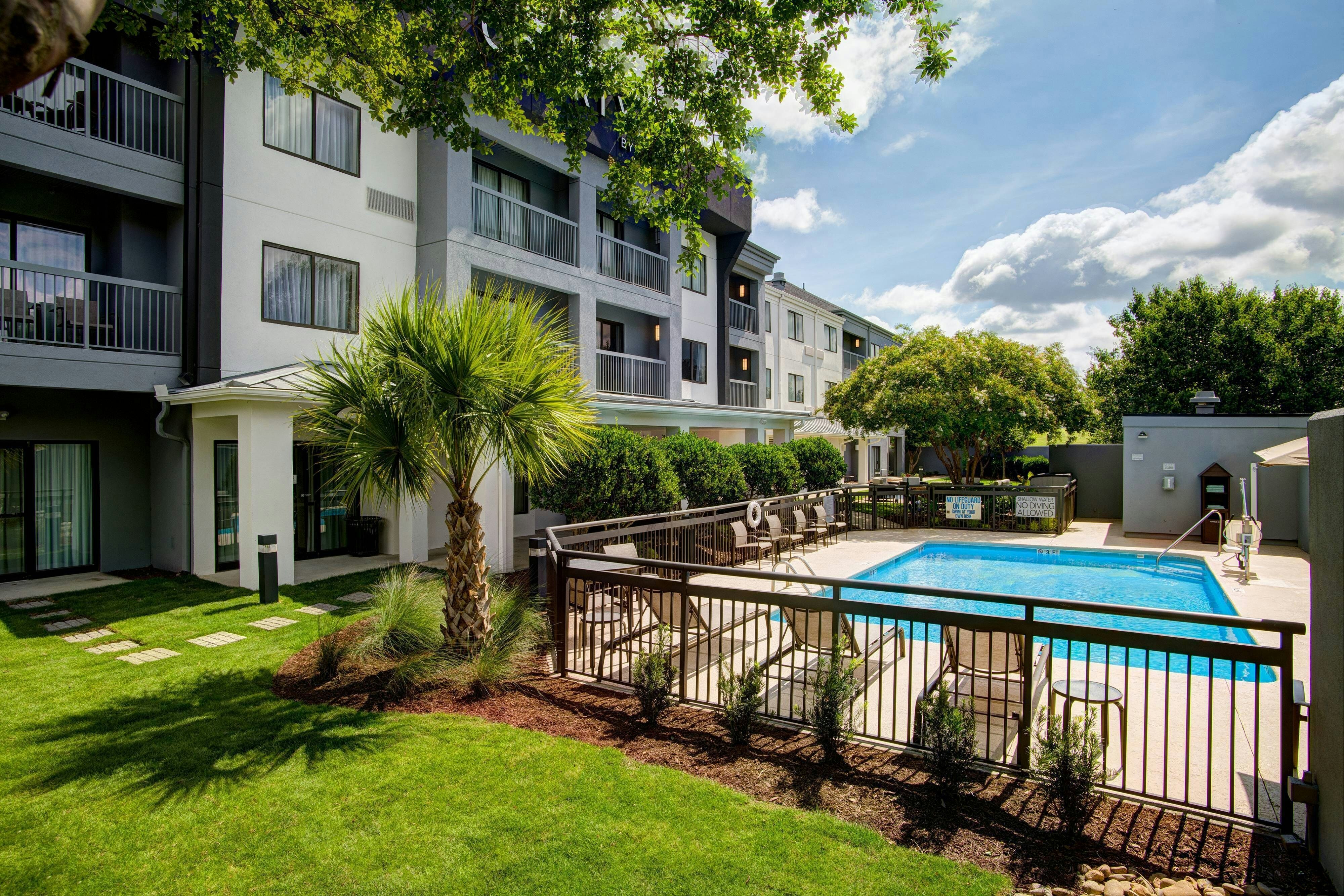 Courtyard By Marriott Columbia Northeast/Fort Jackson Area 24/24