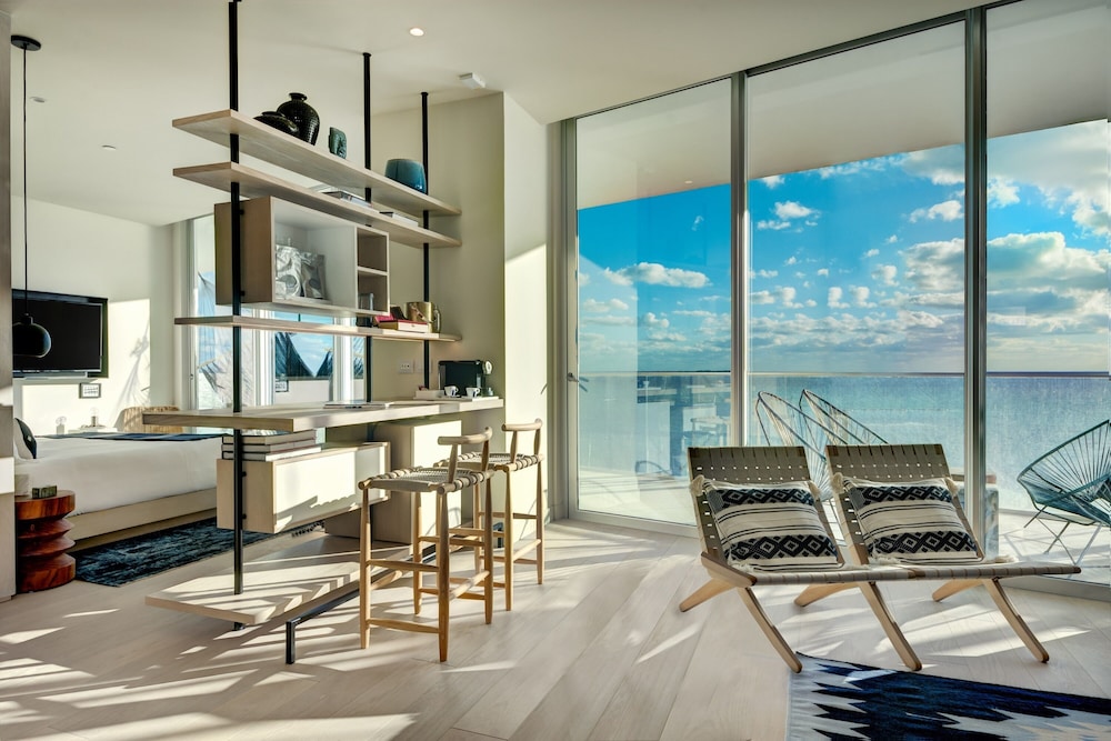 SLS Cancun 62/72