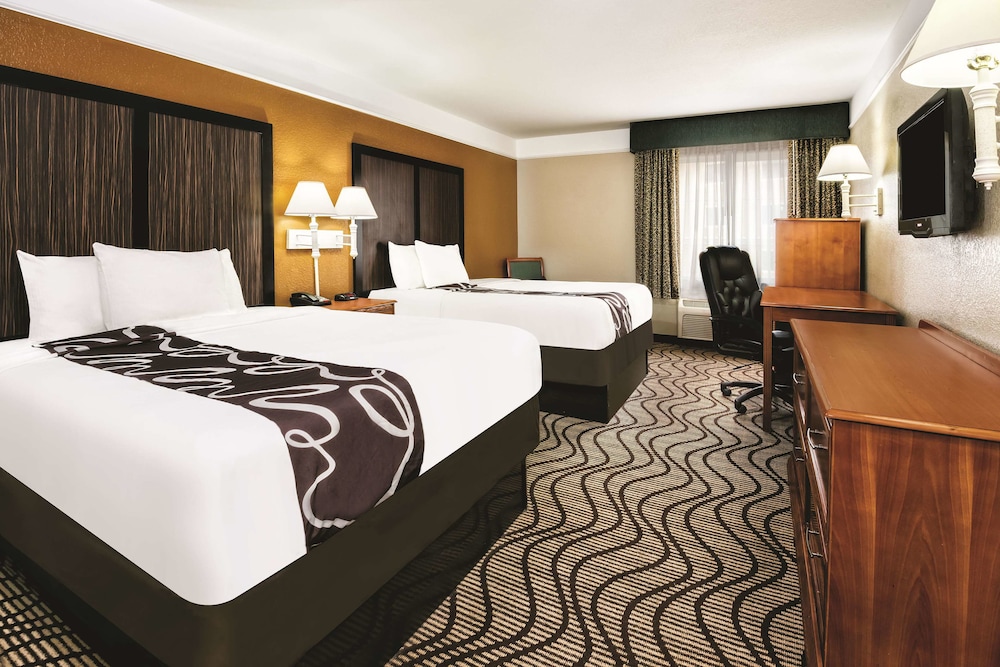 La Quinta Inn & Suites by Wyndham San Antonio N Stone Oak 5/24