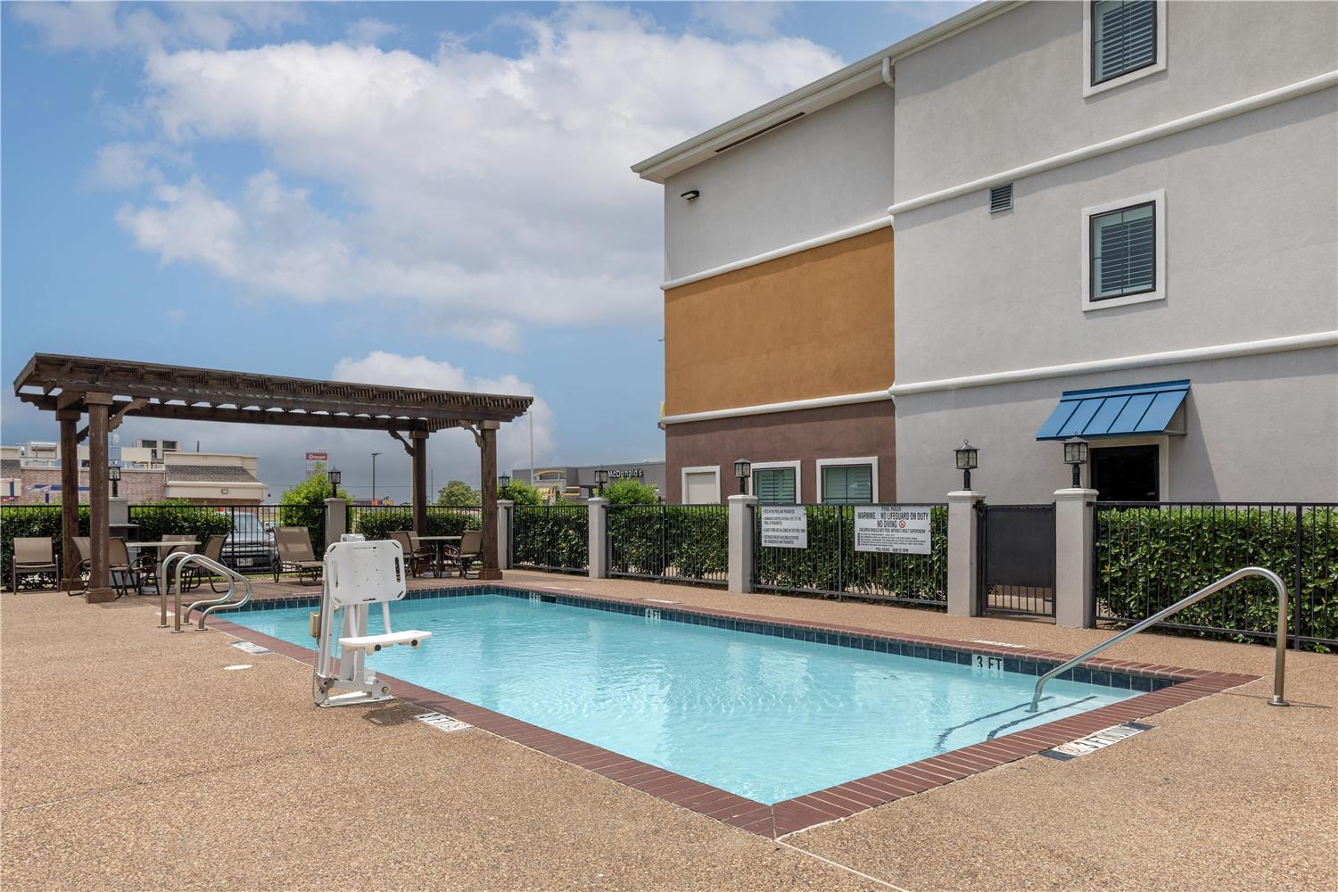 Best Western Plus Denton Inn & Suites 2/10