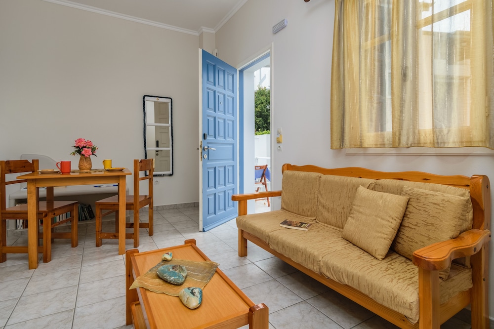 Vivere a Plakes Milos 43/54