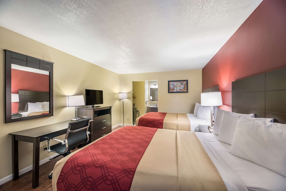 Econo Lodge I-40 Exit 286-Holbrook 13/36