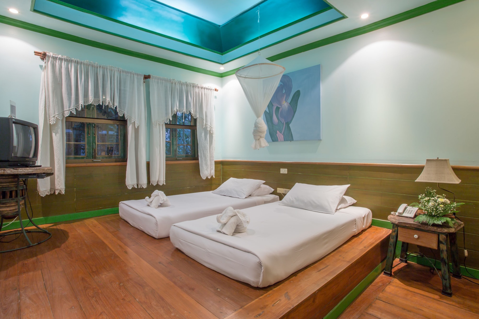 SUPERIOR, DOUBLE OR TWIN BED