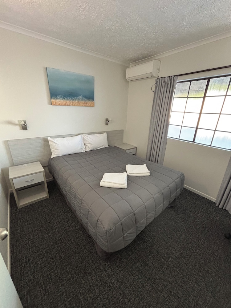 Shakespeare Motel 22/50