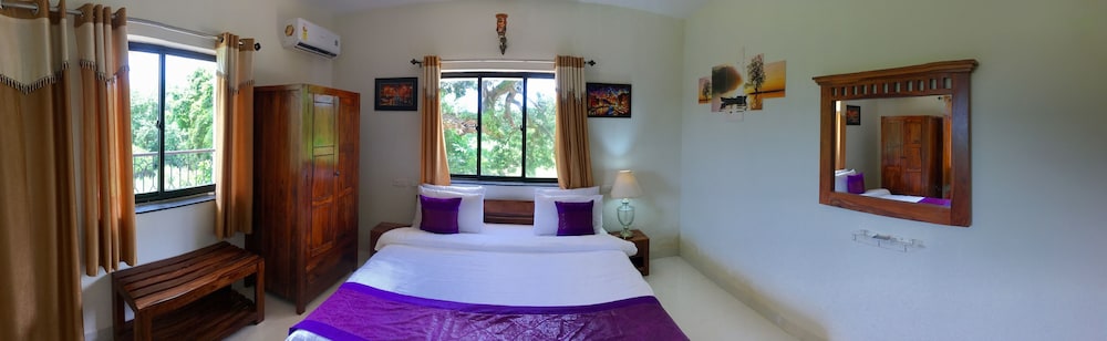 Monarch Suites 7/40