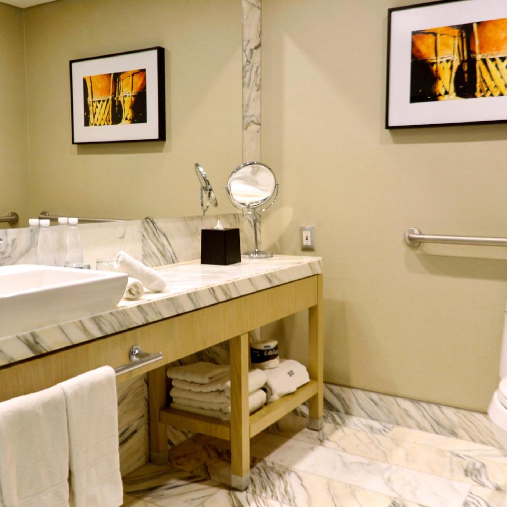 Guest Room, Deluxe, King Bed, City View, THE WESTIN GUADALAJARA 10/10