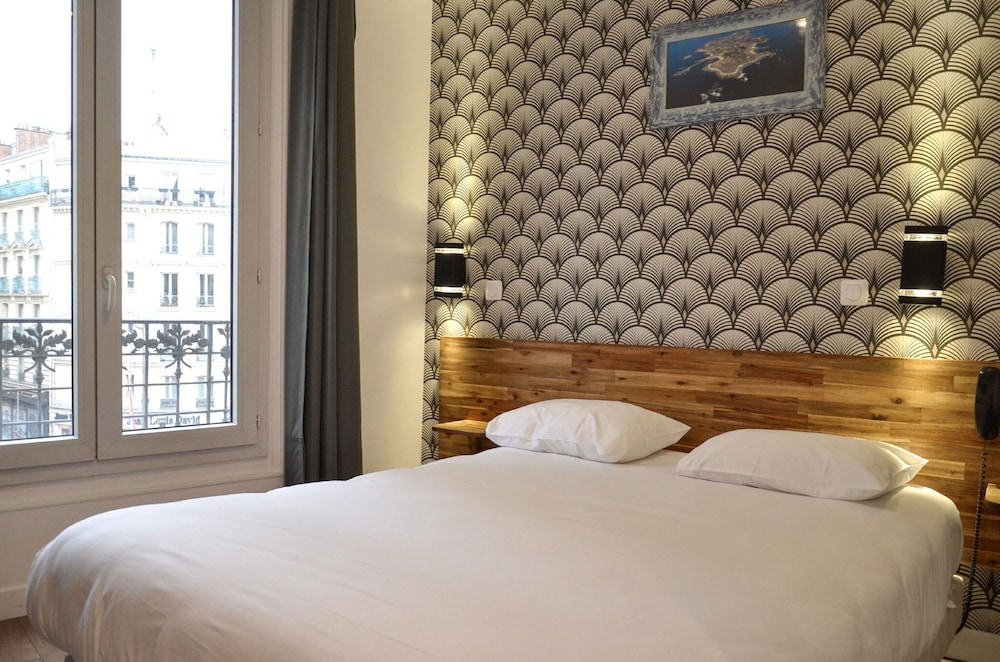 HOTEL DE LA PERDRIX ROUGE 21/71