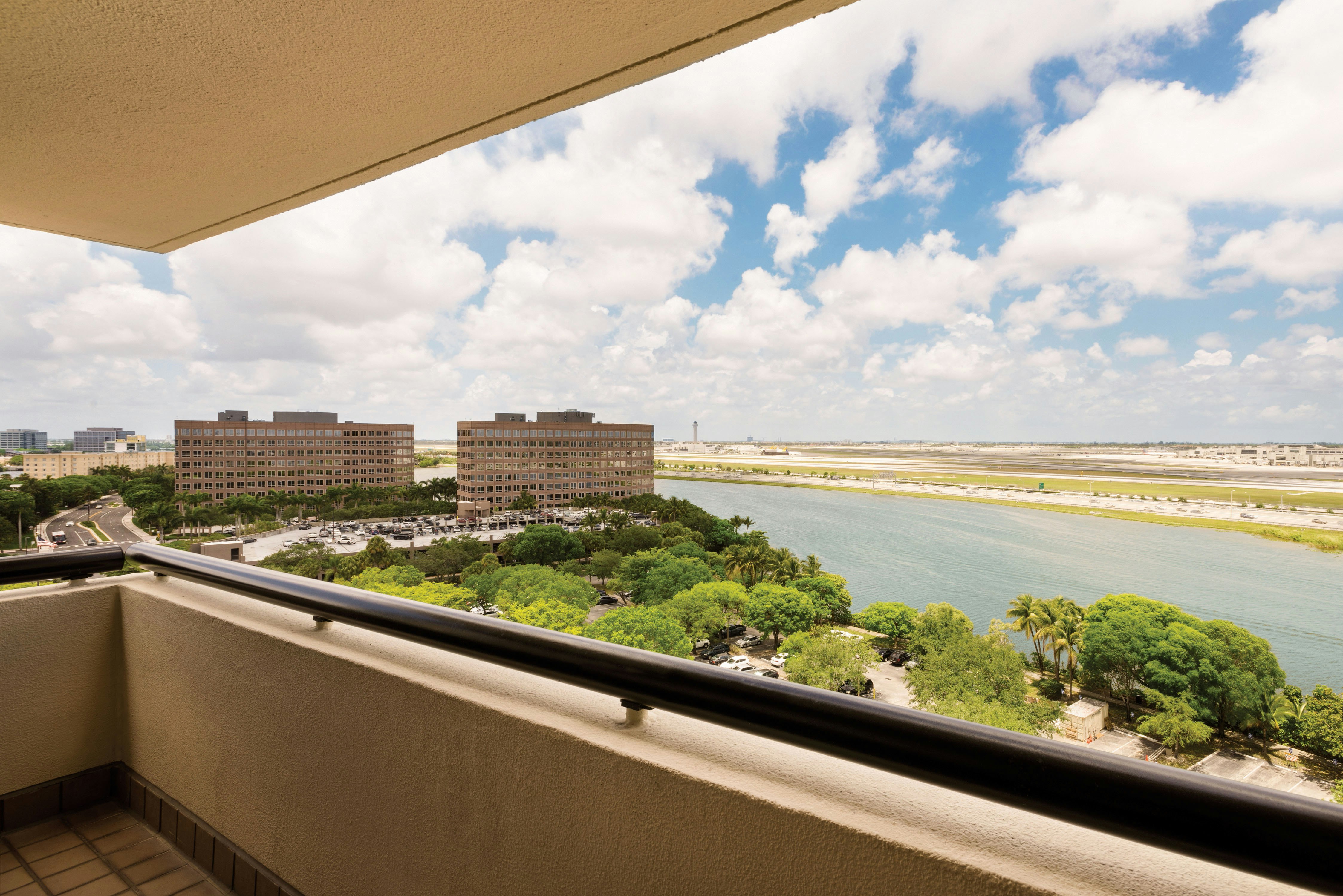 Hilton Miami Airport Blue Lagoon 73/77