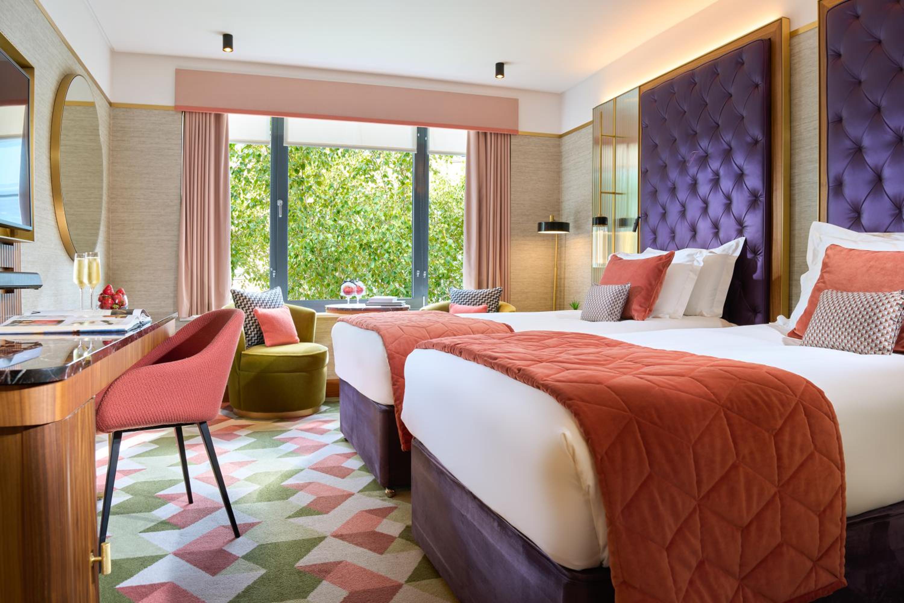 SIGNATURE, TWIN BEDS