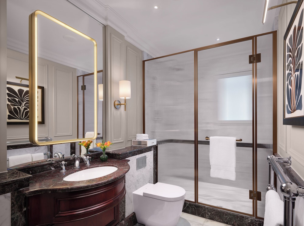 Heritage, Deluxe, King Bed، The Savoy Hotel 5/6