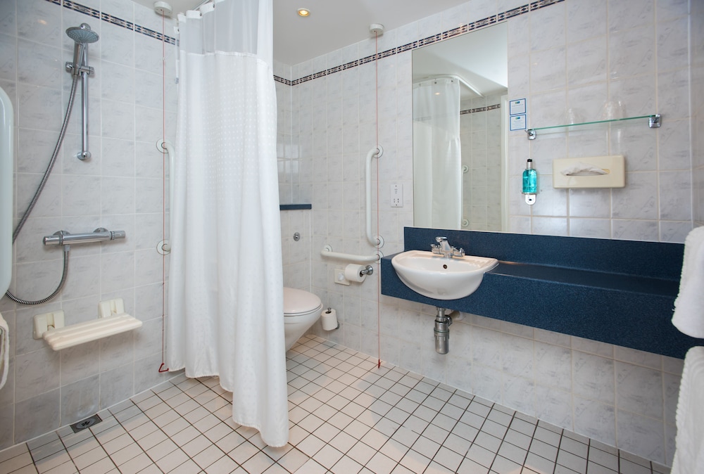 Holiday Inn Express Lichfield 11/38