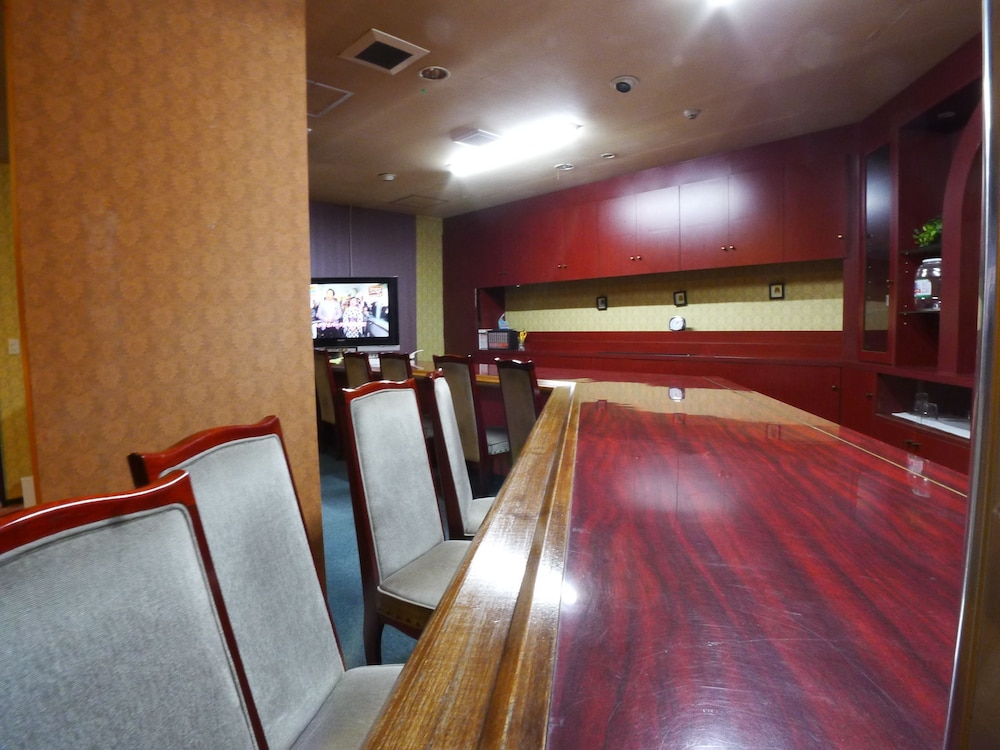 New Makomo Hotel 7/61