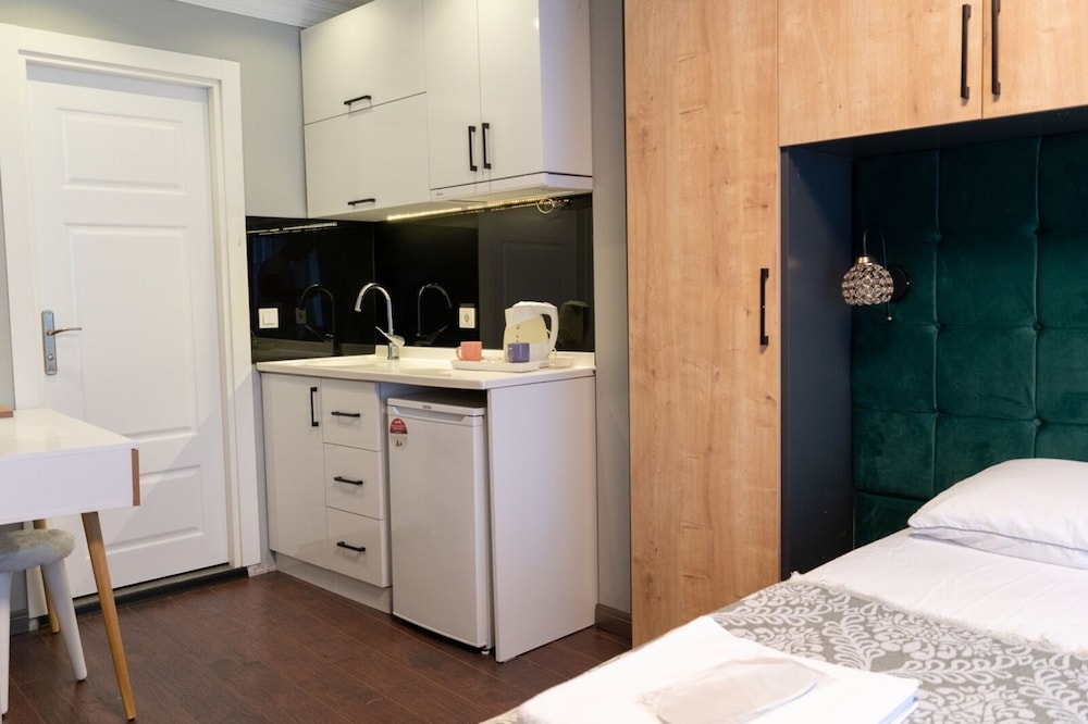 Middle Village Suite Hotel 2/39