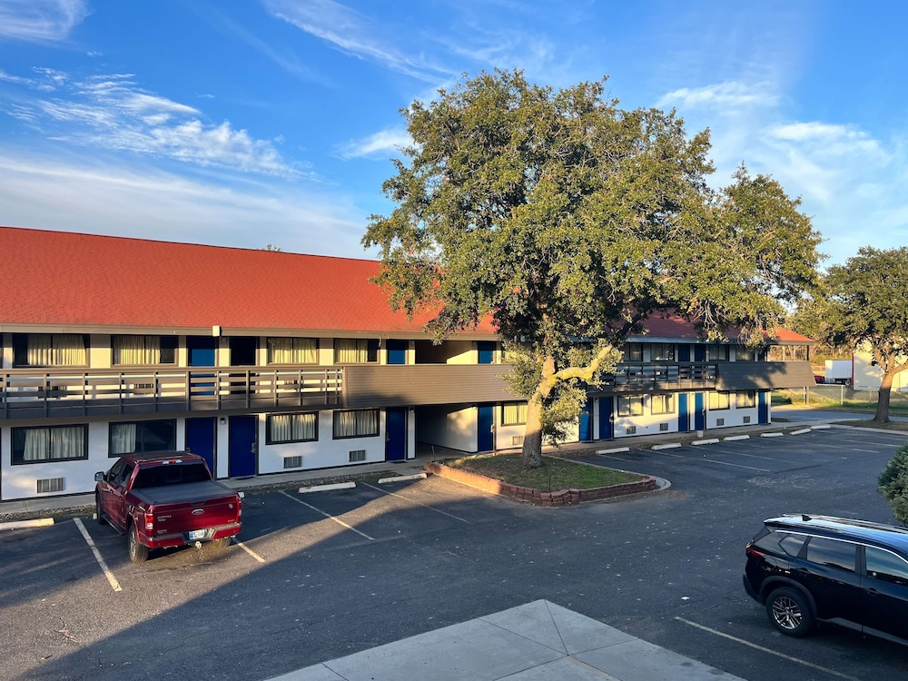 Studio6 Suites Shreveport, LA – Industrial Loop 30/32