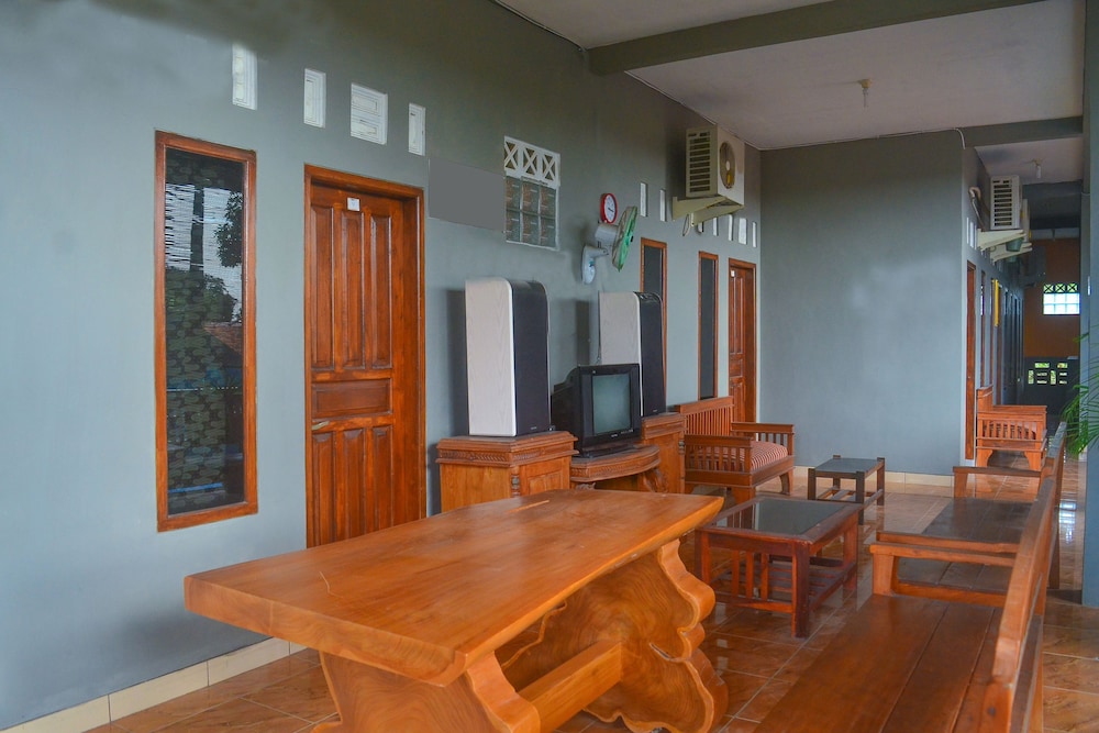 OYO 1145 Rita Guesthouse 14/18