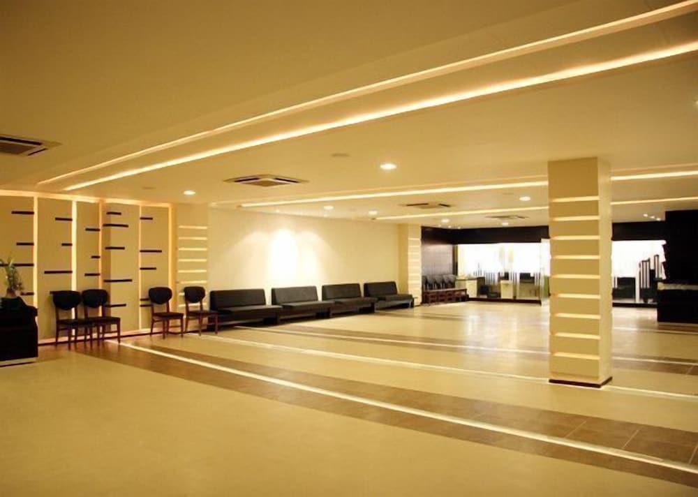 PLATINUM INN HOTEL 31/46