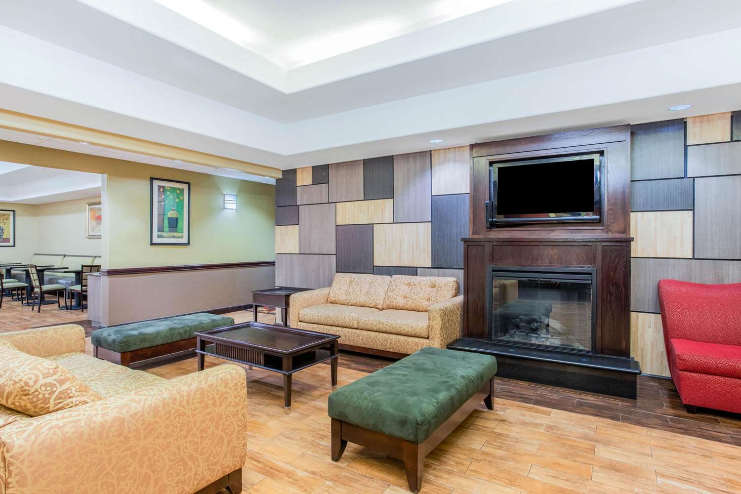 La Quinta Inn & Suites by Wyndham Ennis 27/50