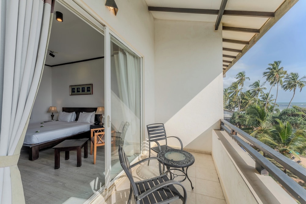 Coco Royal Beach Kalutara 1/25