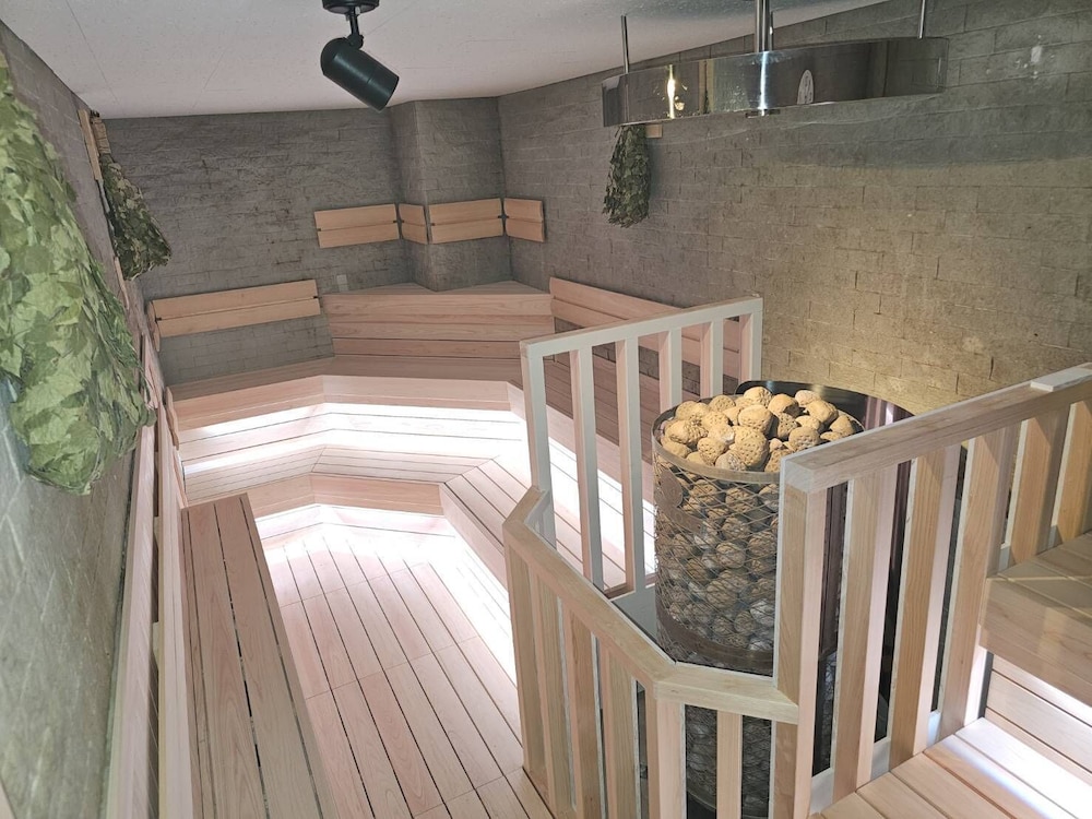 Rex Inn Kawasaki - Caters To Men 22/33