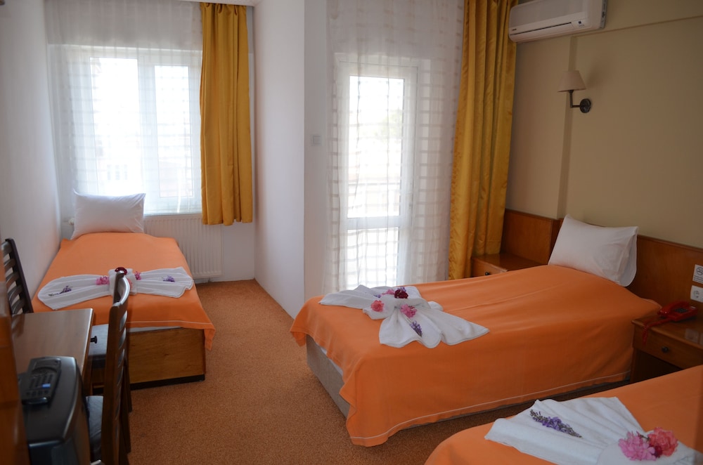 Megas Hotel 11/45