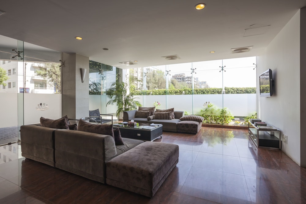 LONG BEACH HOTEL 24/38