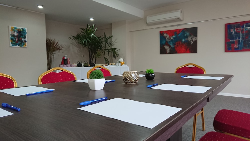 Days Inn & Suites by Wyndham La Plata 32/37