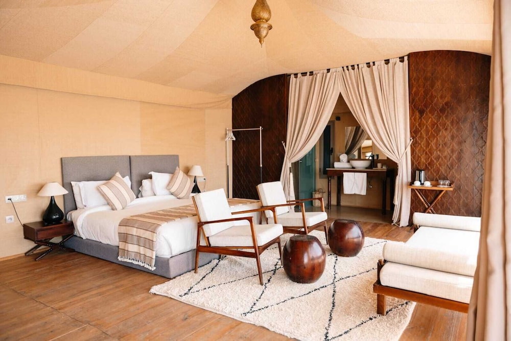 The White Camel Lodge 3/36