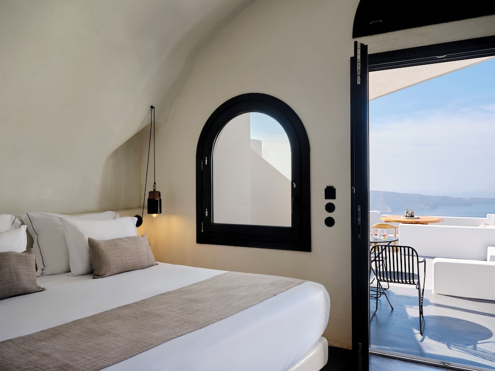 CAVE, ROCCA, CALDERA VIEW, OUTDOOR JETTED TUB